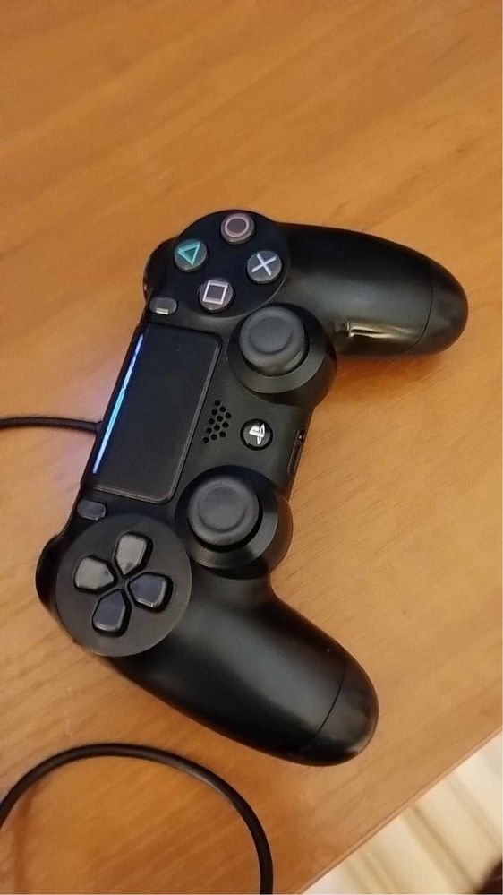 konsola PS4 stan bardzo dobry