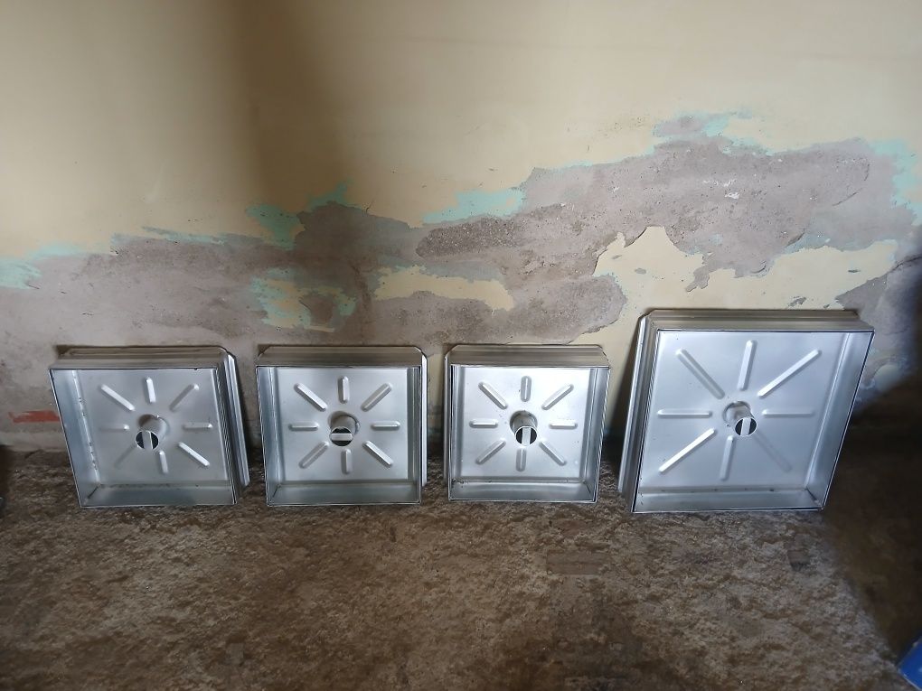 Tampas em aço galvanizado rebaixados.