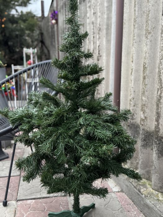 Новорічна штучна ялинка