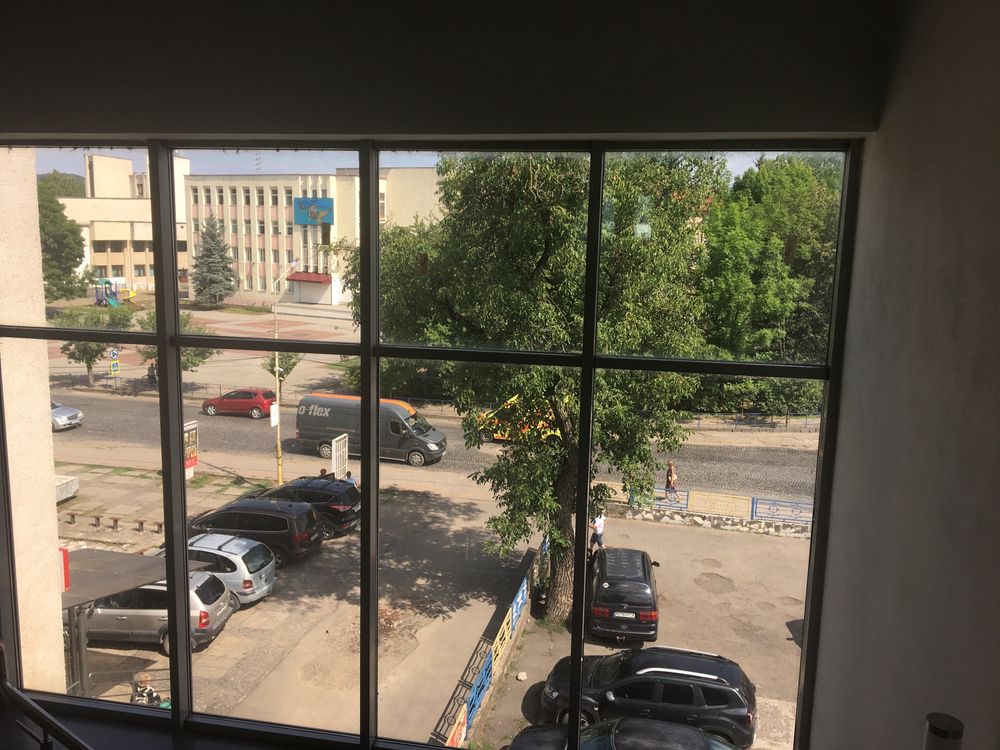 Продаеться діючий торговий центр , VIP, у центі м. Іршава