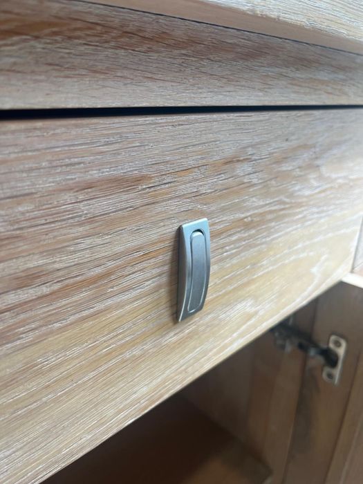 Komoda witryna dębowa bielona