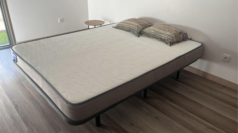 Cama com colchao 1600/2000