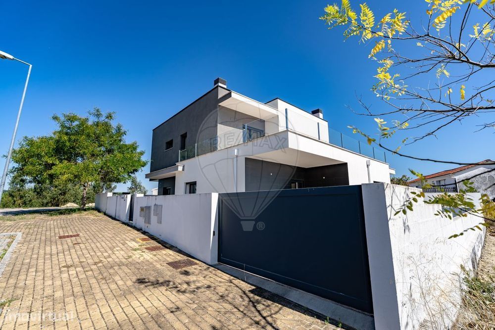 Moradia T4 para venda