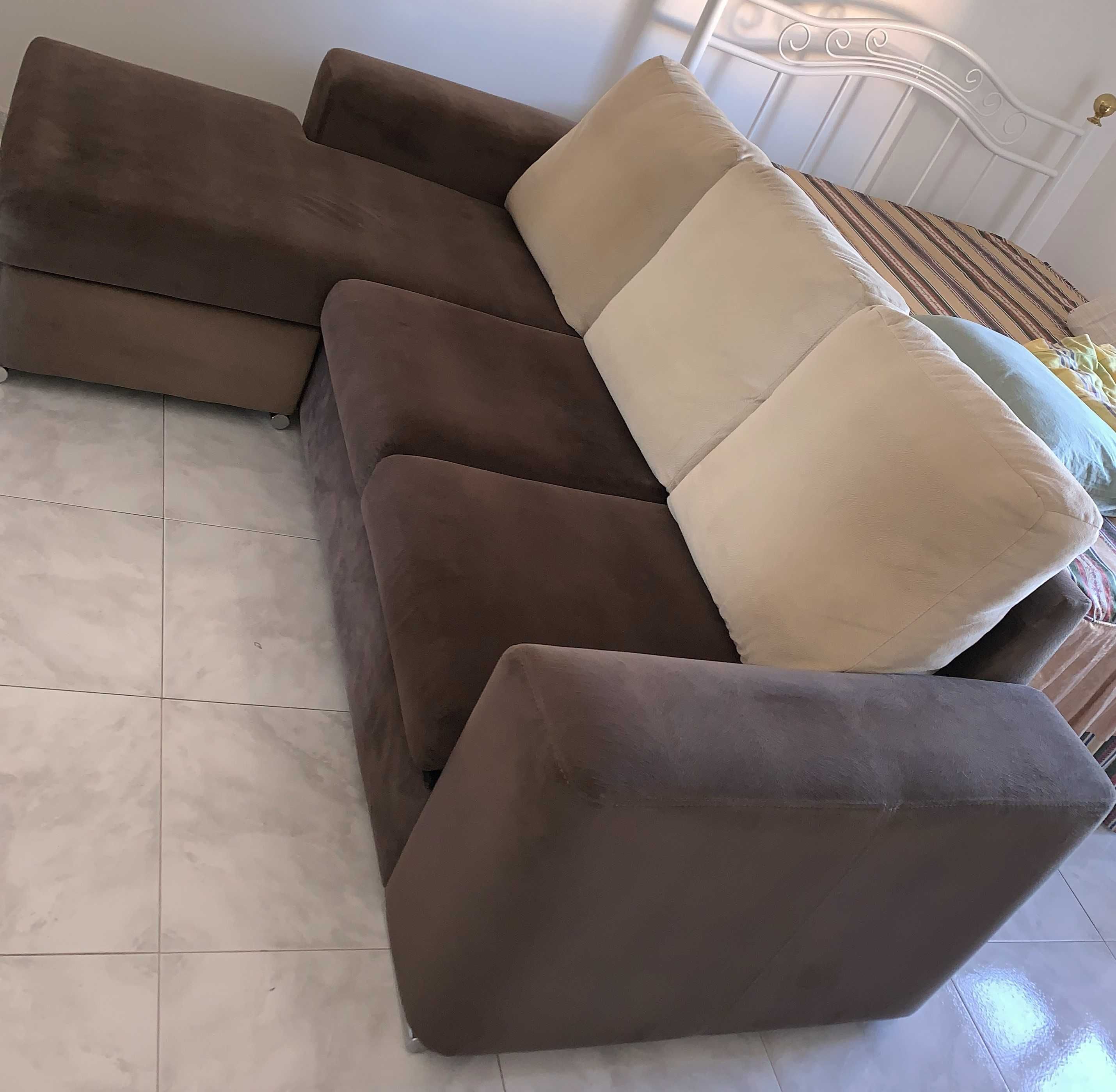 Sofá Chaise longue 3 lugares em perfeito estado de conservação.