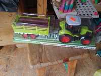 Zabawka traktor z drewnem