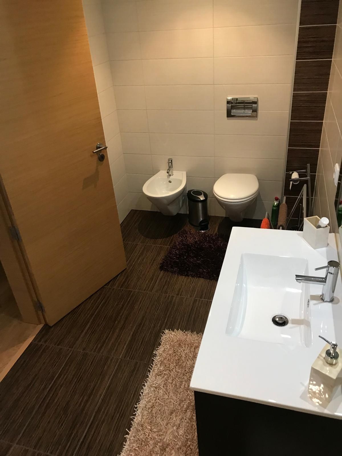 Quarto em apartamento próximo Universidades