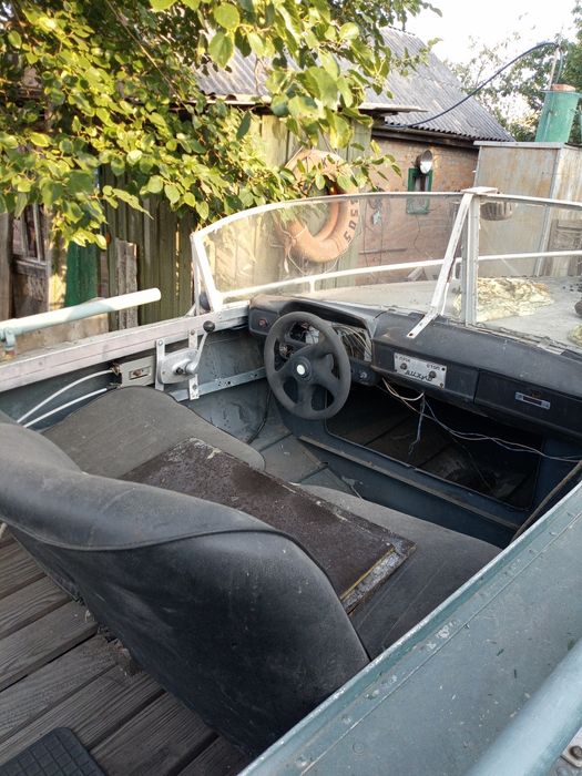 Катер з мотором Віхрь -30 електро.