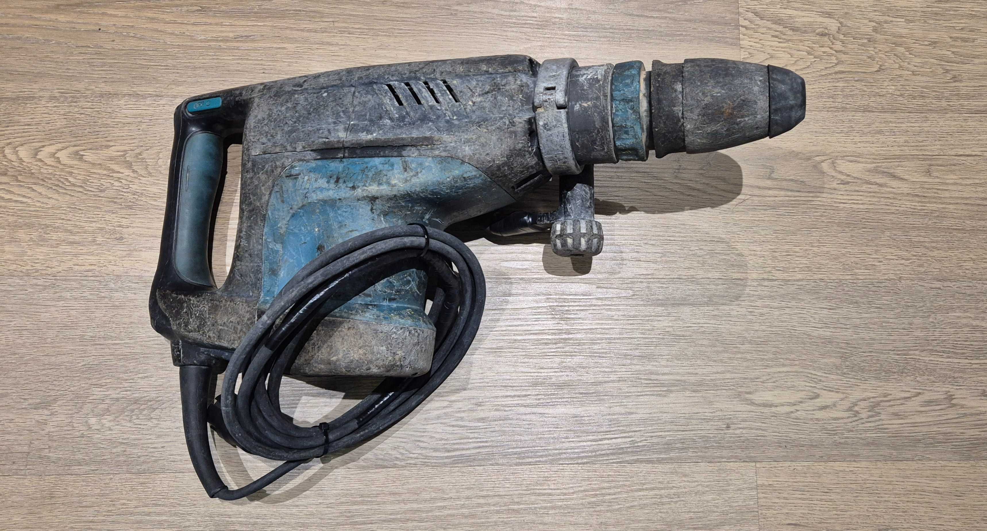 Відбійний молоток Makita HM 1203 C