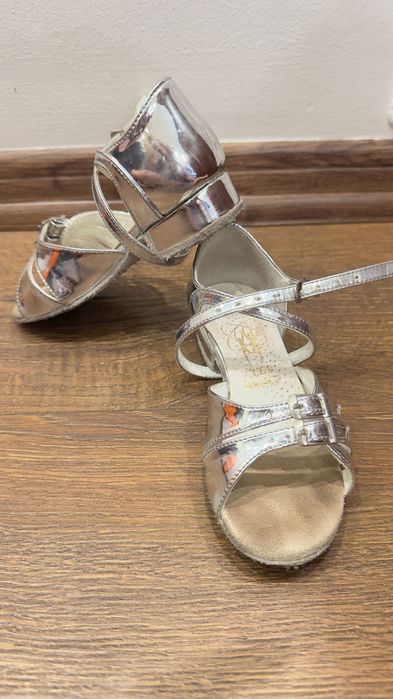 Танцювальні туфлі для самих маленьких