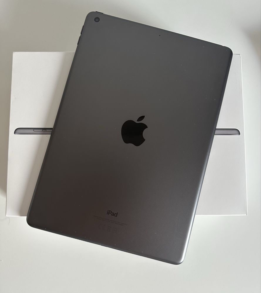 Apple iPad 7 generacji, 32 GB, Space Gray + etui