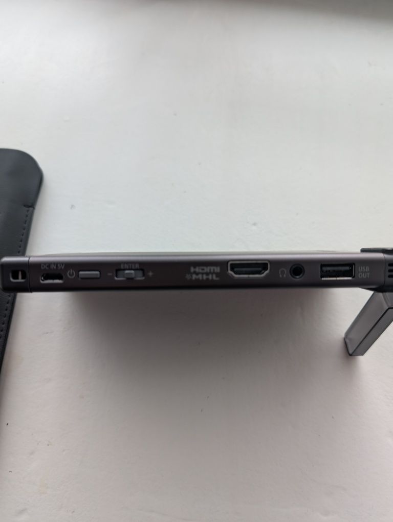 Projektor laserowy Sony MP-CL1A