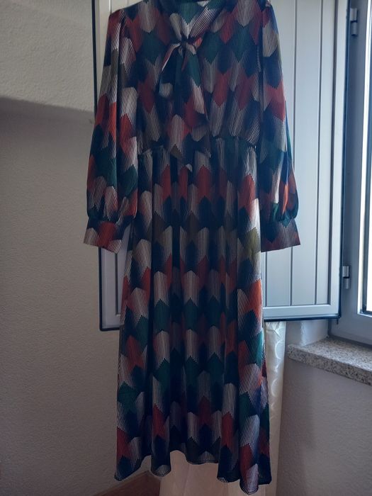 Varios vestidos como novos