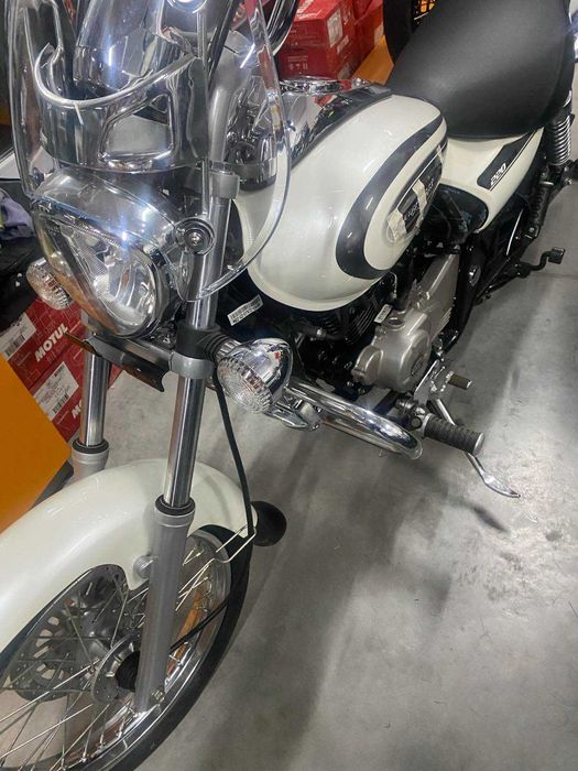 Bajaj Avenger strit cruiser 220 новий