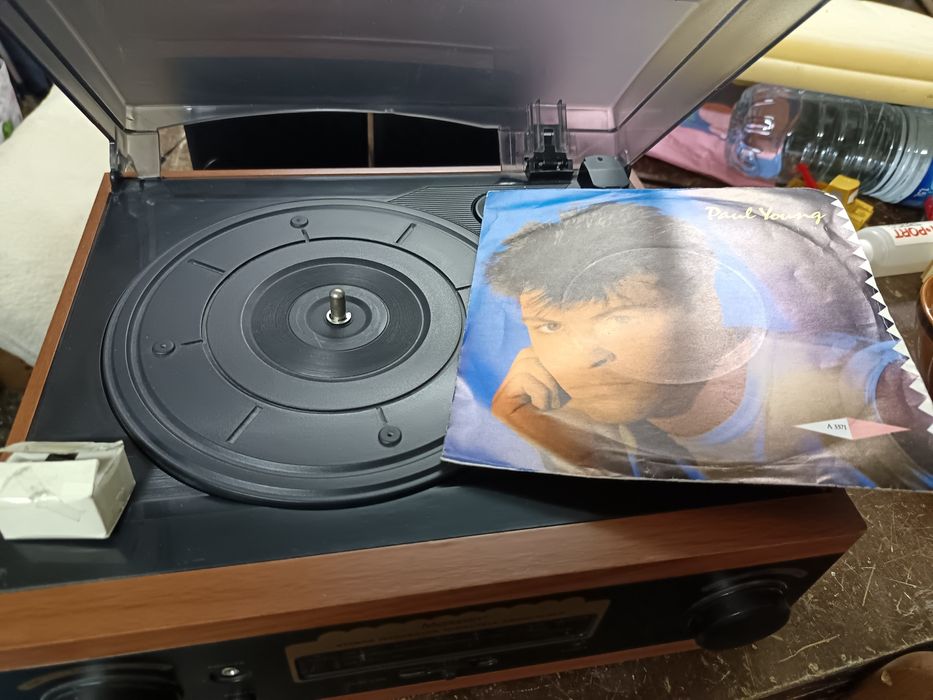 Gira discos com rádio e vinil