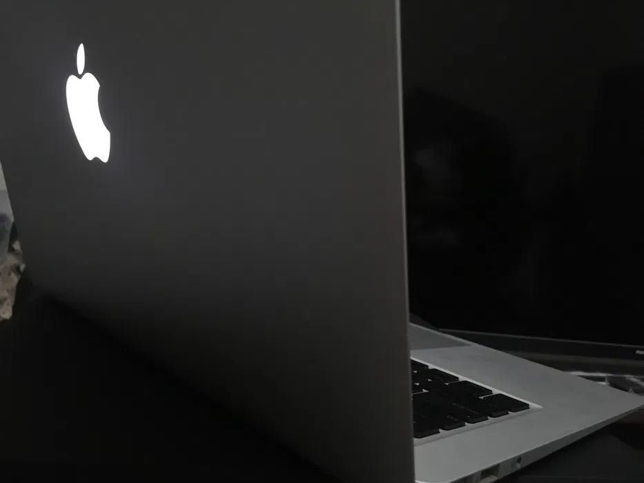 MacBook Air 13” macOS Ventura, Office , SSD Apple 256GB Flash