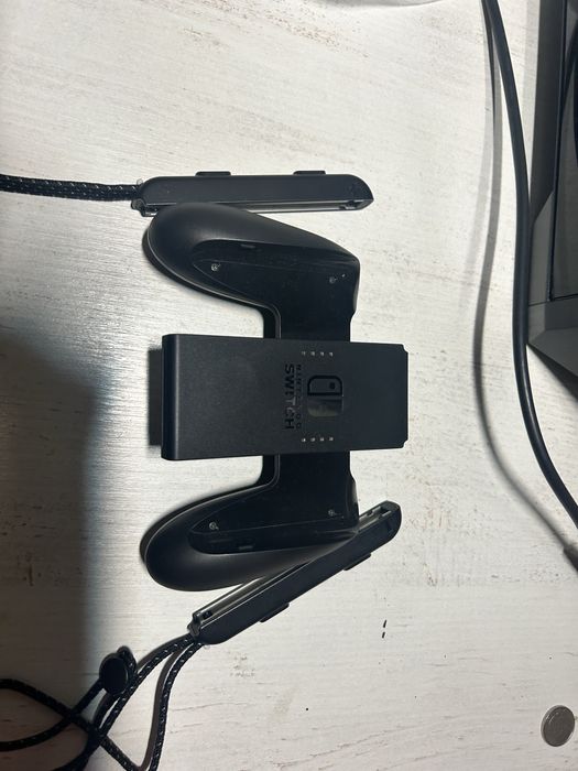 Nintendo Switch OLED + 3 игры и чехол