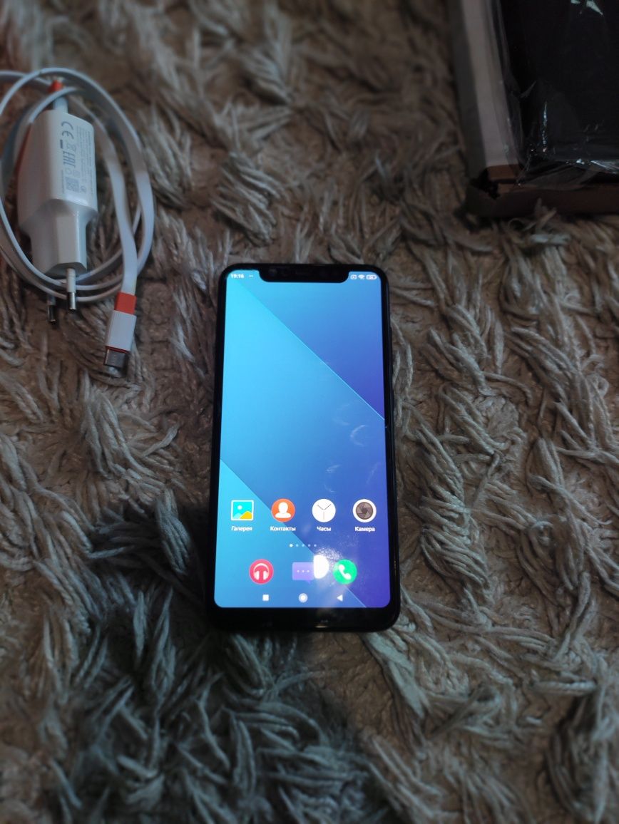 Продам смартфон  xiaomі mi 8  6-128. Комплект . Состояние  4.7 из 5.