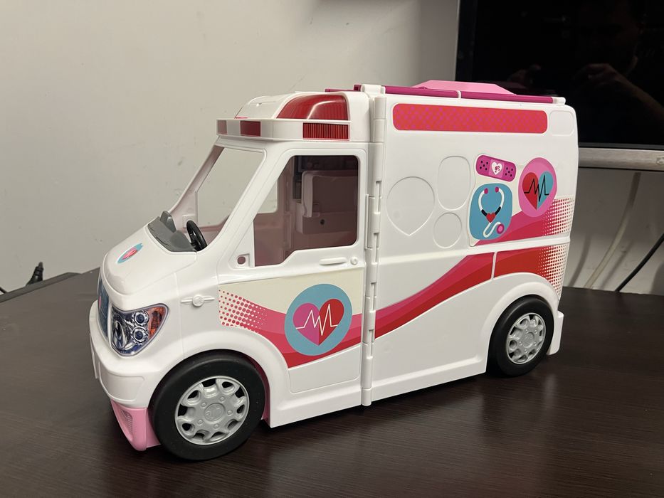 Samochod ambulans bus karetka BARBI