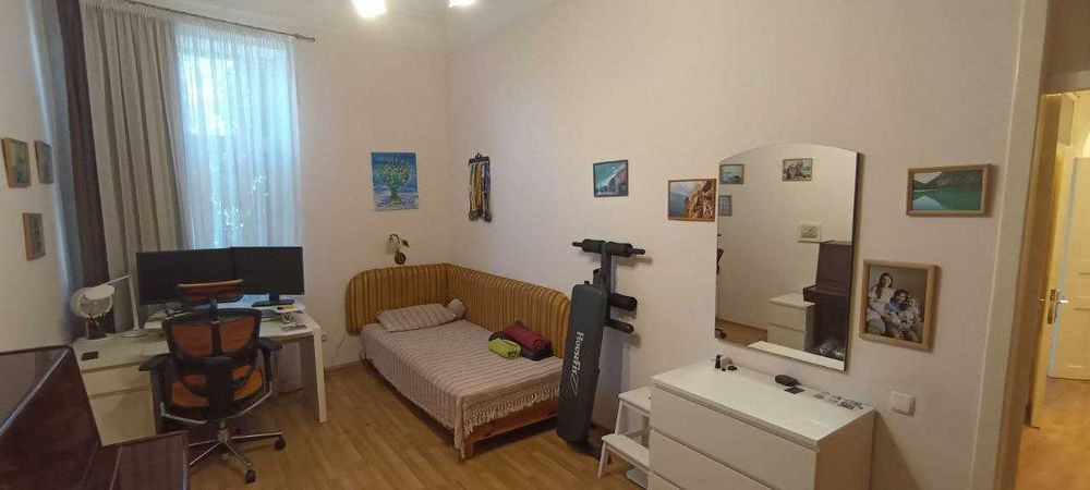 Продам 5 комнатную квартиру в Центре города  парк Глобы