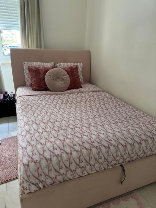 Cama de casal com colchão IKEA
