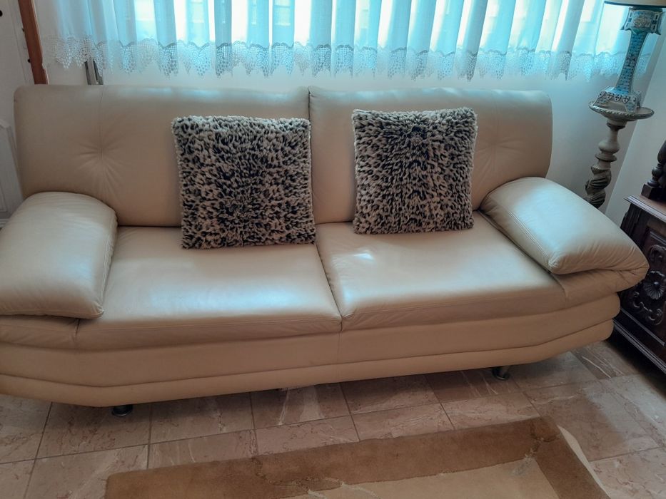 Mobília de sala de estar e sala de jantar