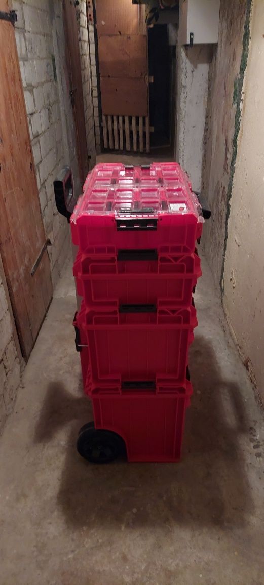 Sprzedam  skrzynia qbrick system tak jak na zdjęciach cena  700zl