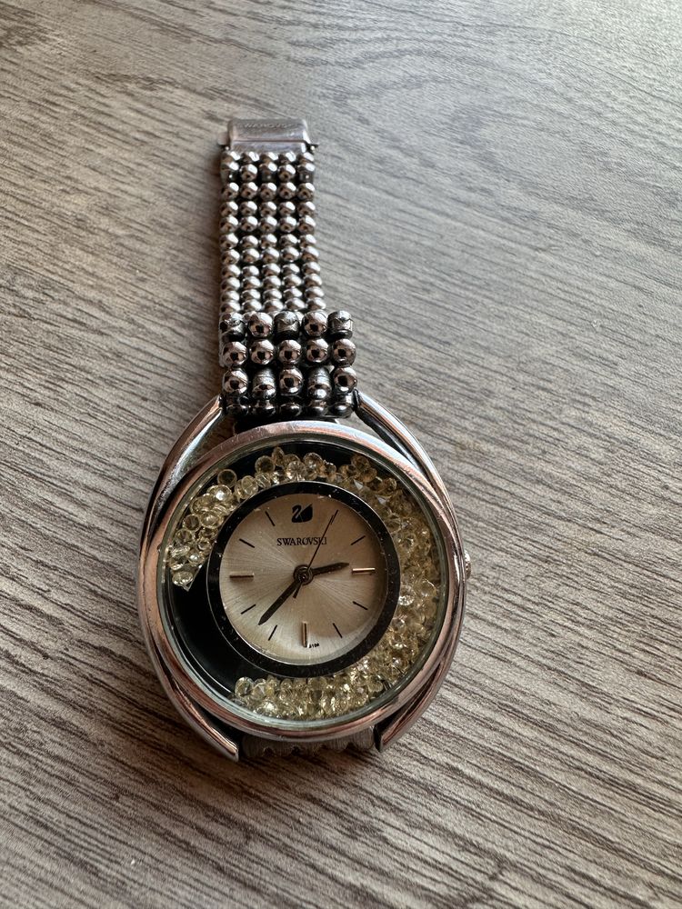 Годинник swarovski