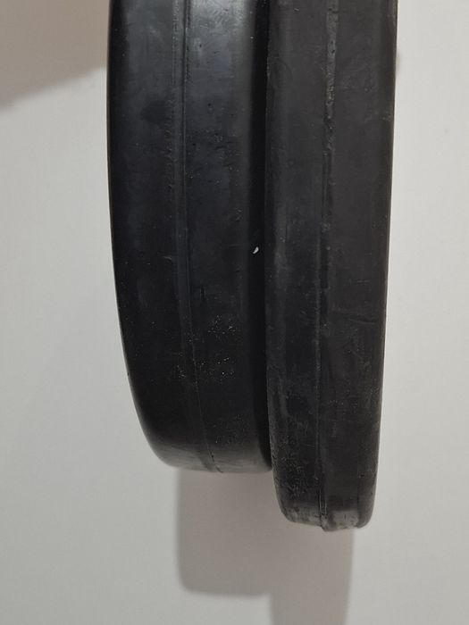 2 discos 5kg 28mm Emborrachado. Musculação