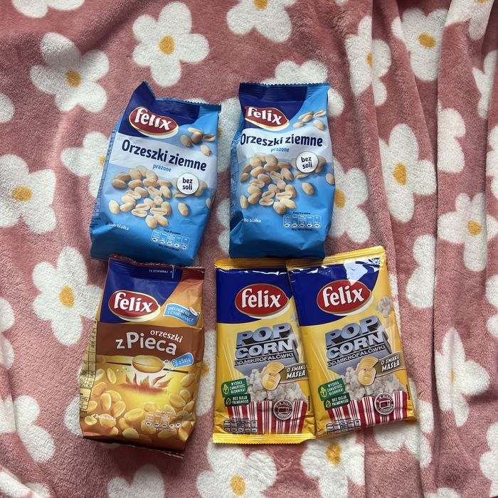 Zestaw przekasek orzeszki ziemne felix z pieca prazone popcorn maslany