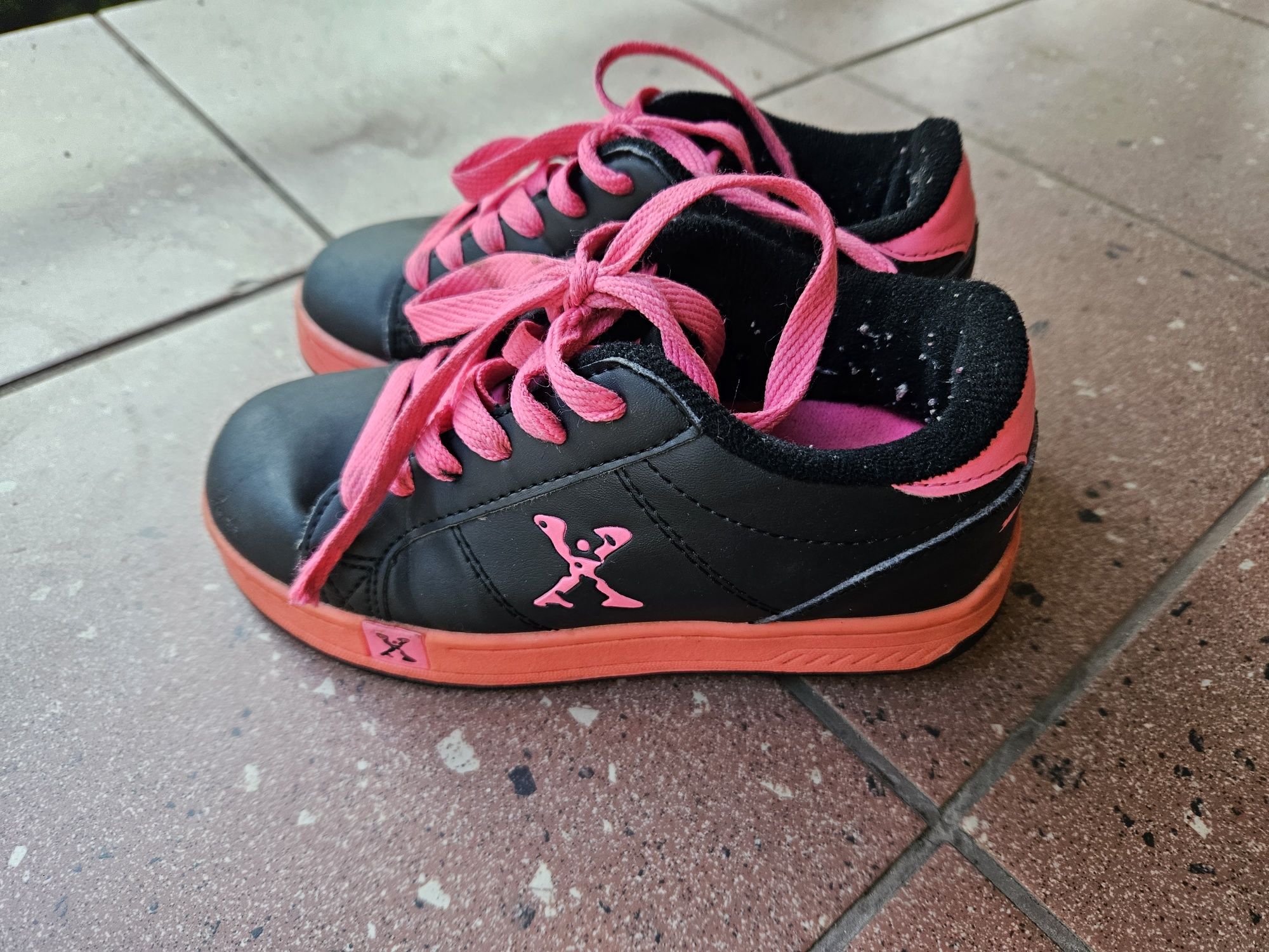 Heelys buty na kółkach rozmiar 32 czarno-różowe