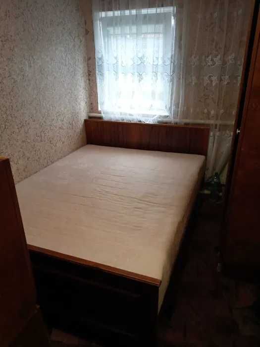 ліжко двоспальне з матрацом
