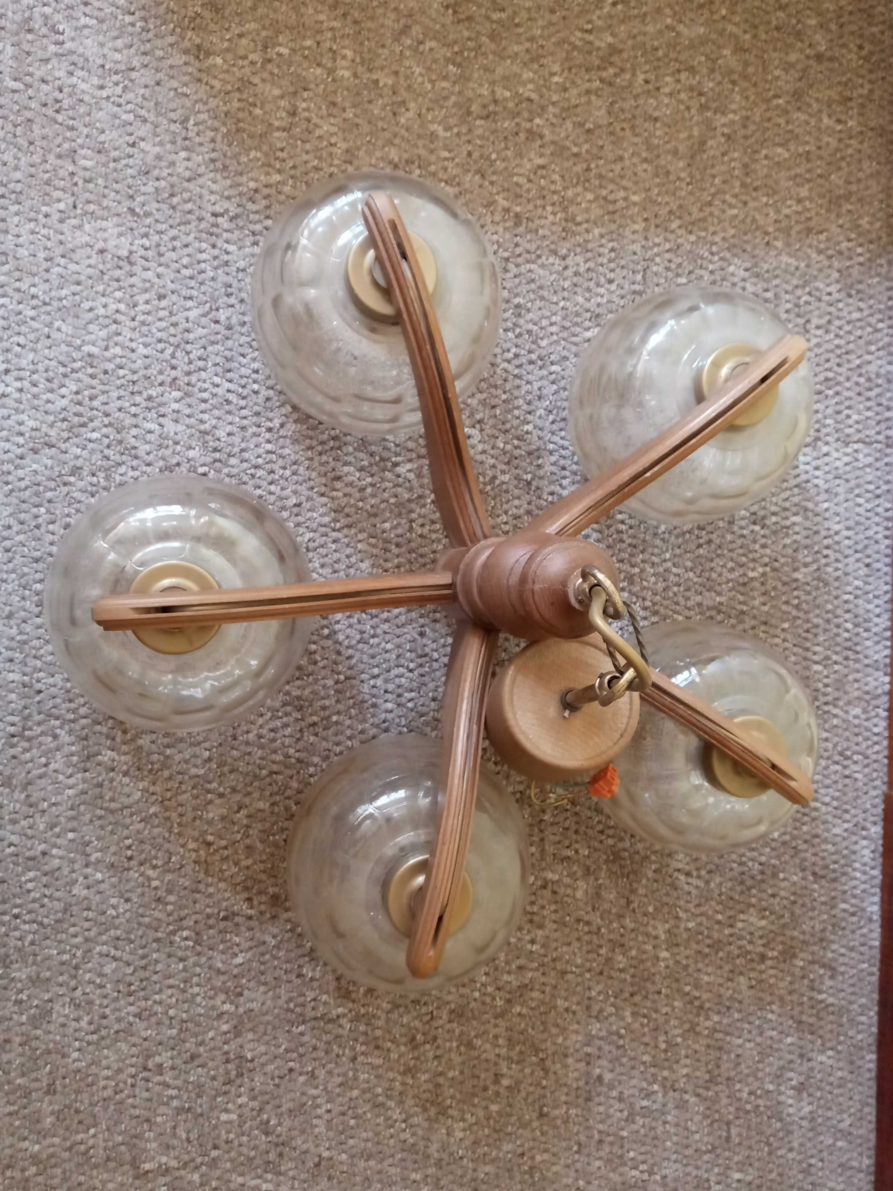 lampa prl retro wisząca drewniana salon pokój pięć żarówek klosz