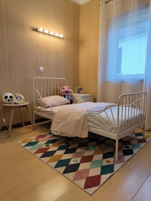 Cama de criança extensível c/ estrado de ripas e colchão