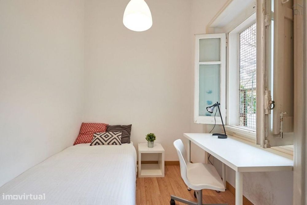674523 - Quarto com cama de casal em...