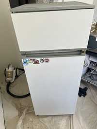 Холодильник Донбас білого кольору