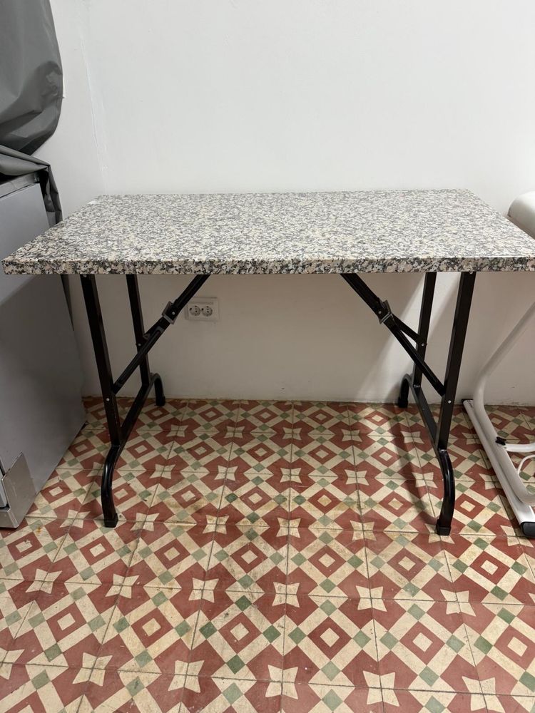 Mesa com pedra em granito