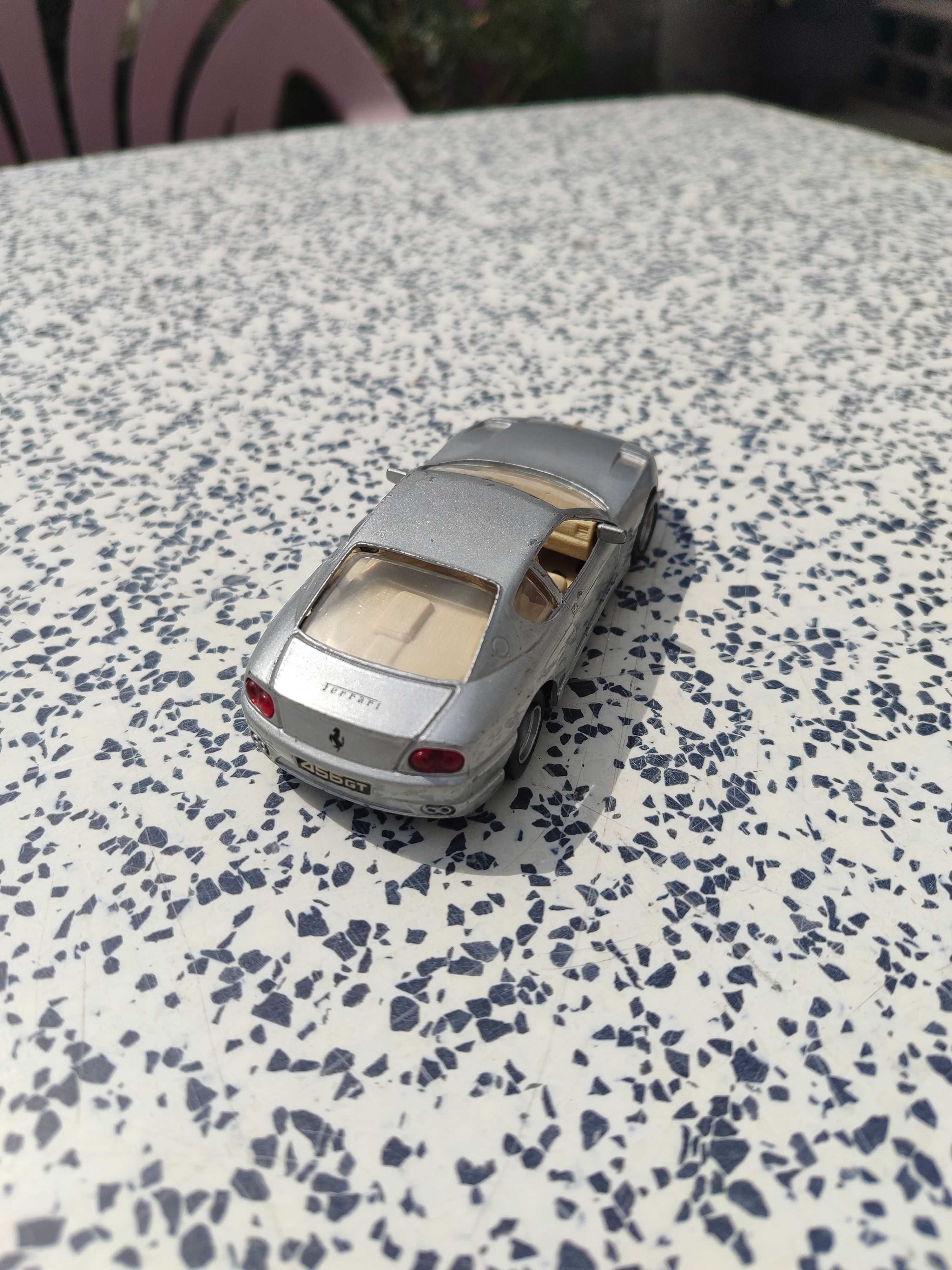 Miniatura Ferrari 456 GT Escala 1:39 – Maisto Shell