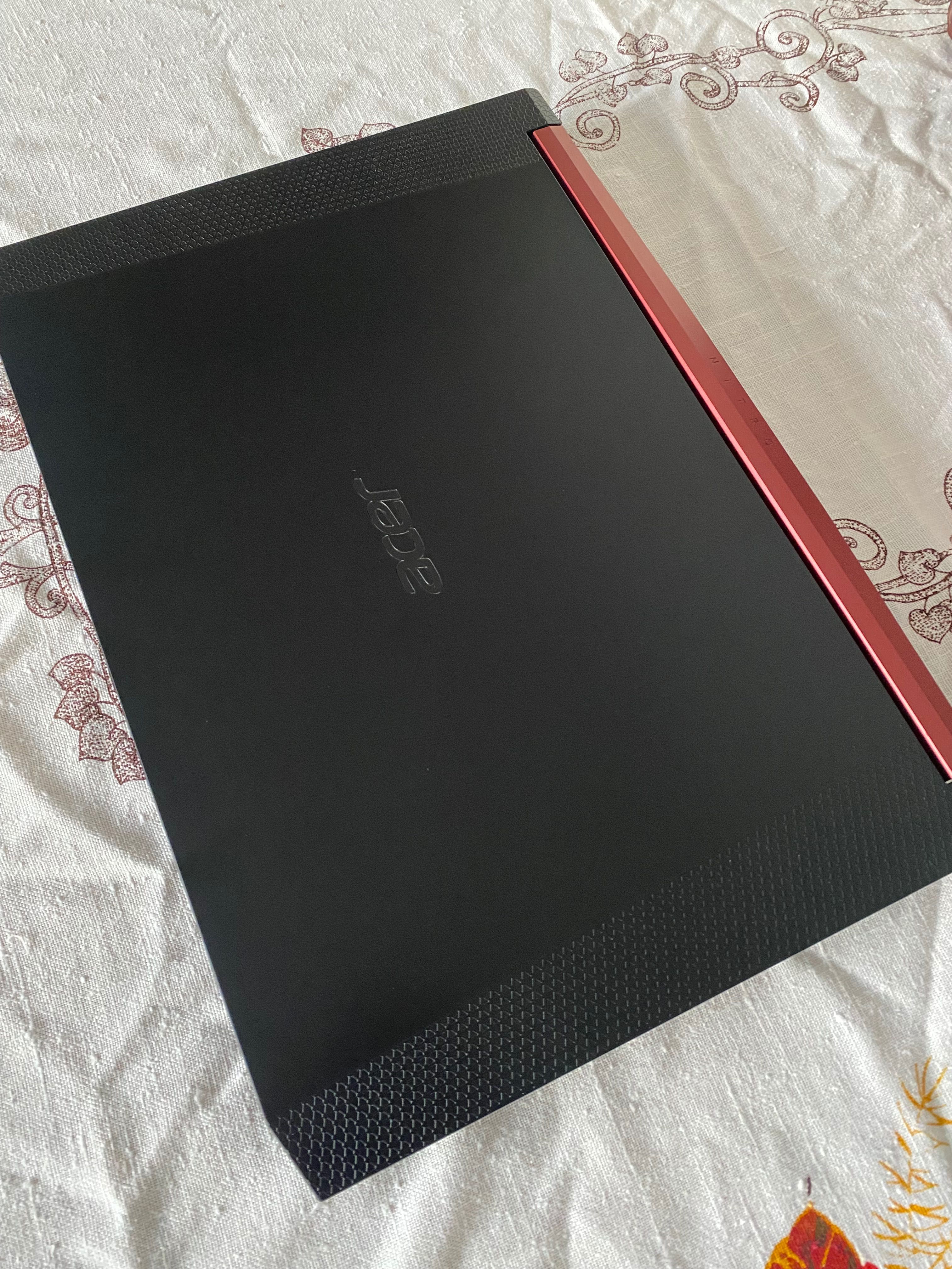 Super zadbany Acer Nitro 5 17’3, i7 9Gen. 1660Ti 1.5TB SSD