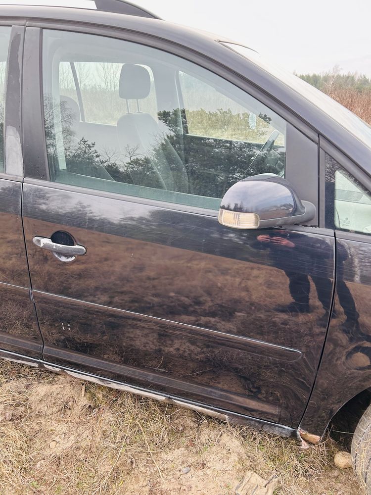 Części Volkswagen Touran/lampy/maska/drzwi/rozrusznik/turbo/zderzak