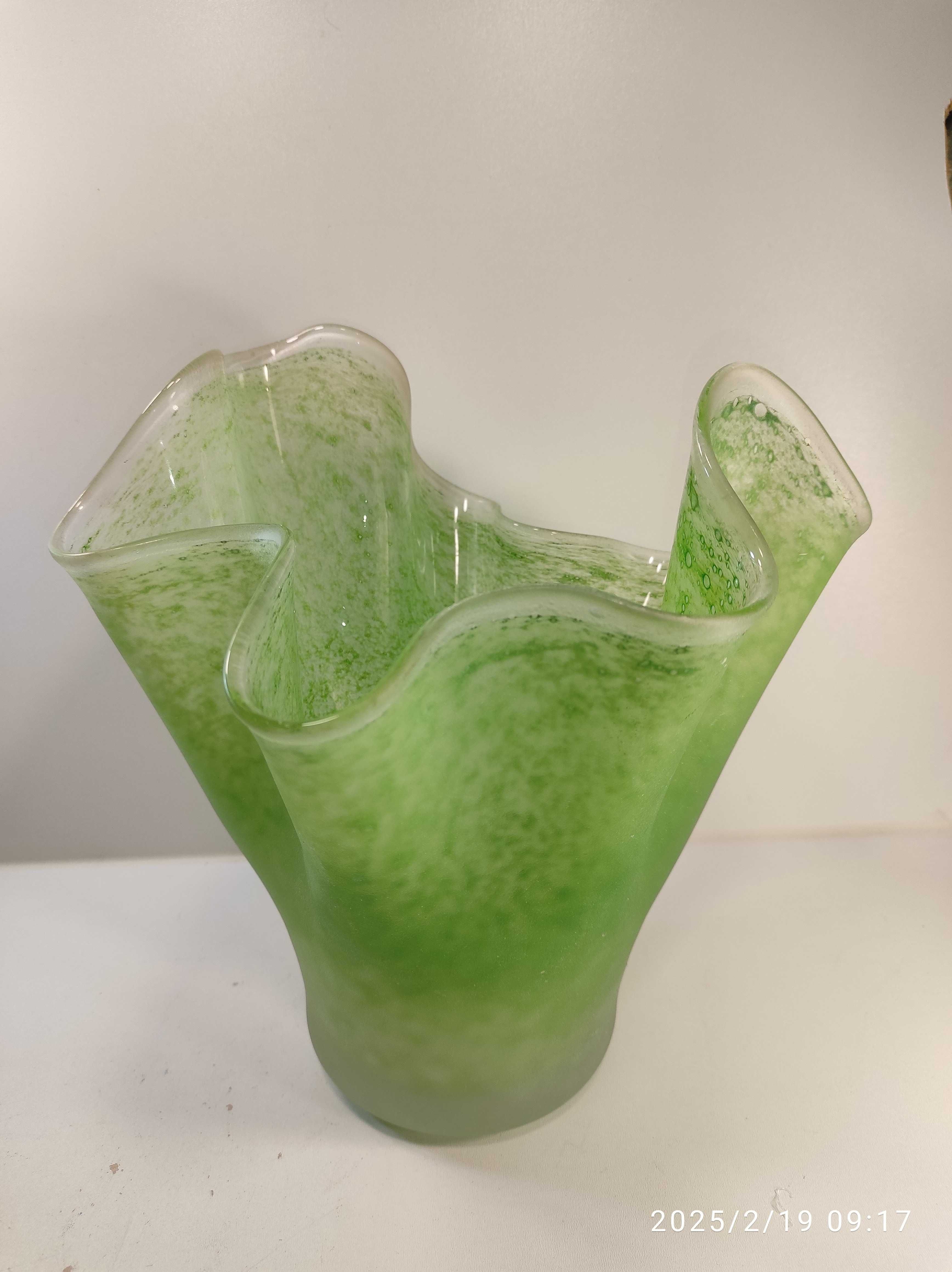 Wazon chusta szkło mrożone zielony huta Jagoda ? 24cm