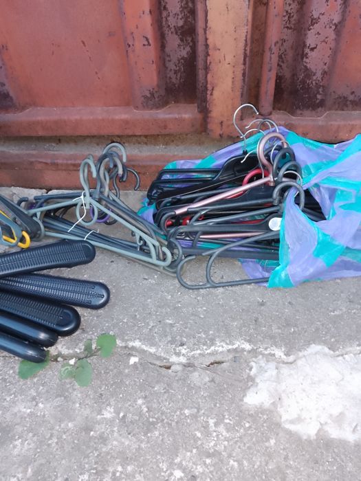 Вішалки для одягу, б/у