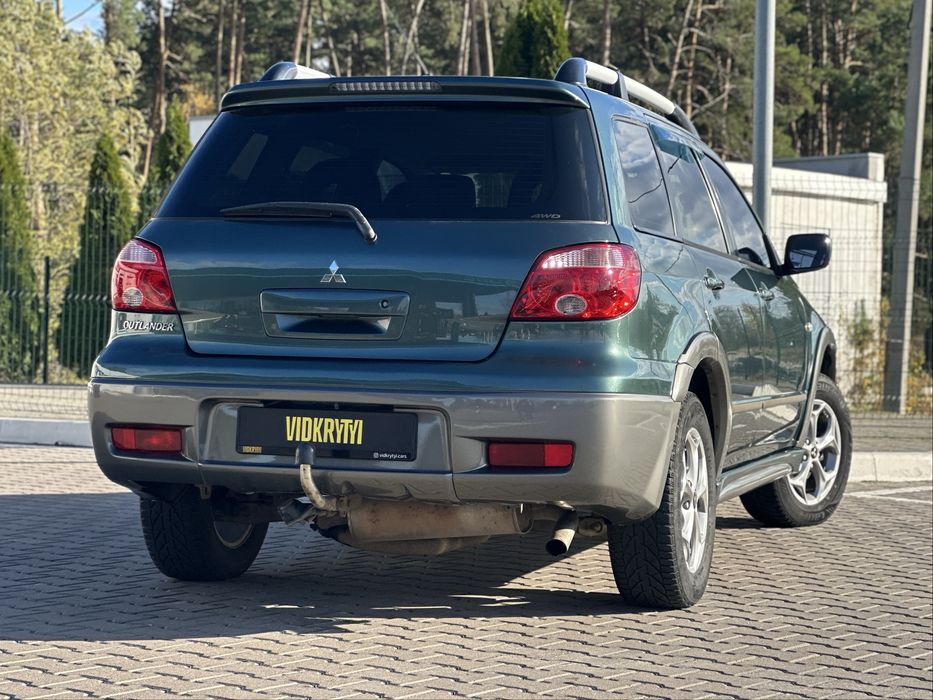 Mitsubishi Outlander 2006 року,2.4 бензин,автомат,повний привід,275т.к