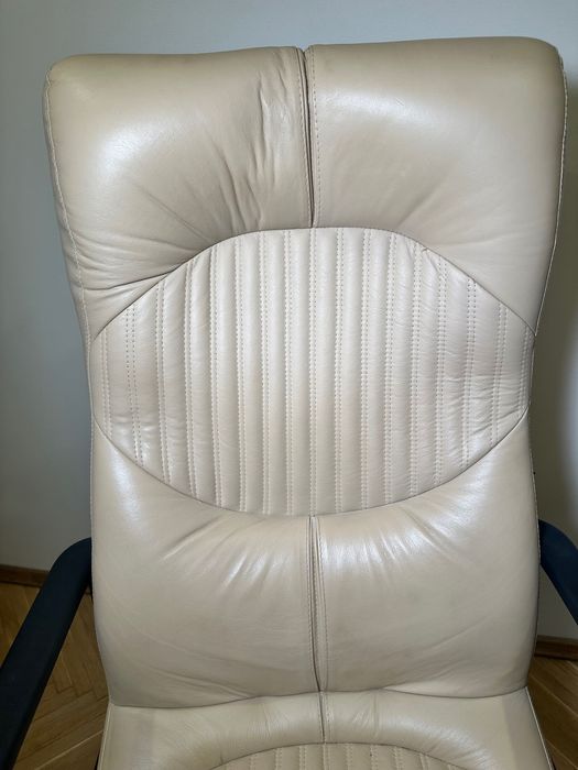 Крісло для офісу. Крісло з натуральної шкіри Nowy Styl Germes.