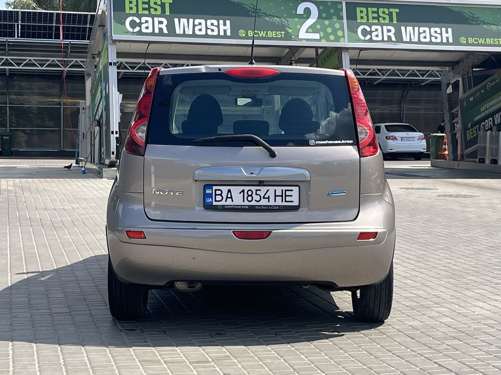 Nissan Note 2011 1.4 бензин