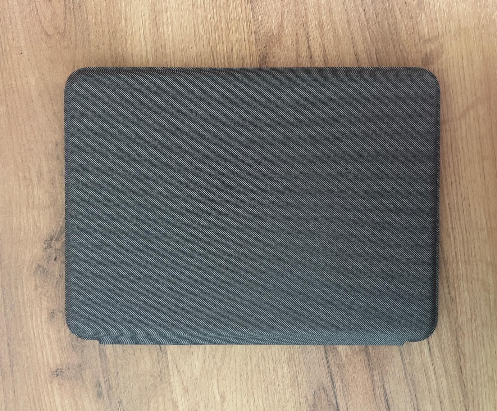 Etui z klawiaturą Logitech Folio Touch do iPada – jak nowe!
