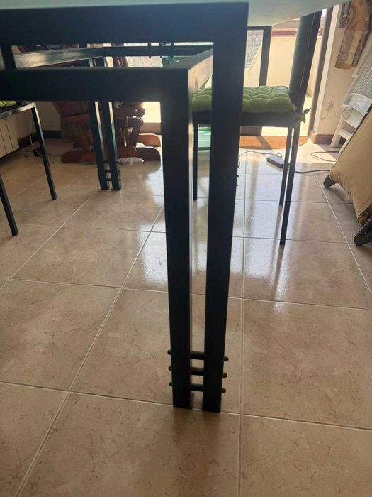 Conjunto Mesa de Vidro + 4 Cadeiras – Como Novo – Vendo por 699€