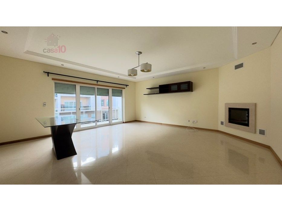 Excelente apartamento T3 para arrendar em Vialonga