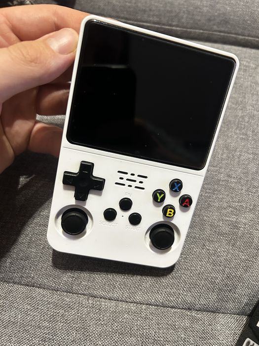 Retro konsola R36S - Pokémon, GTA, Mario, God Of War