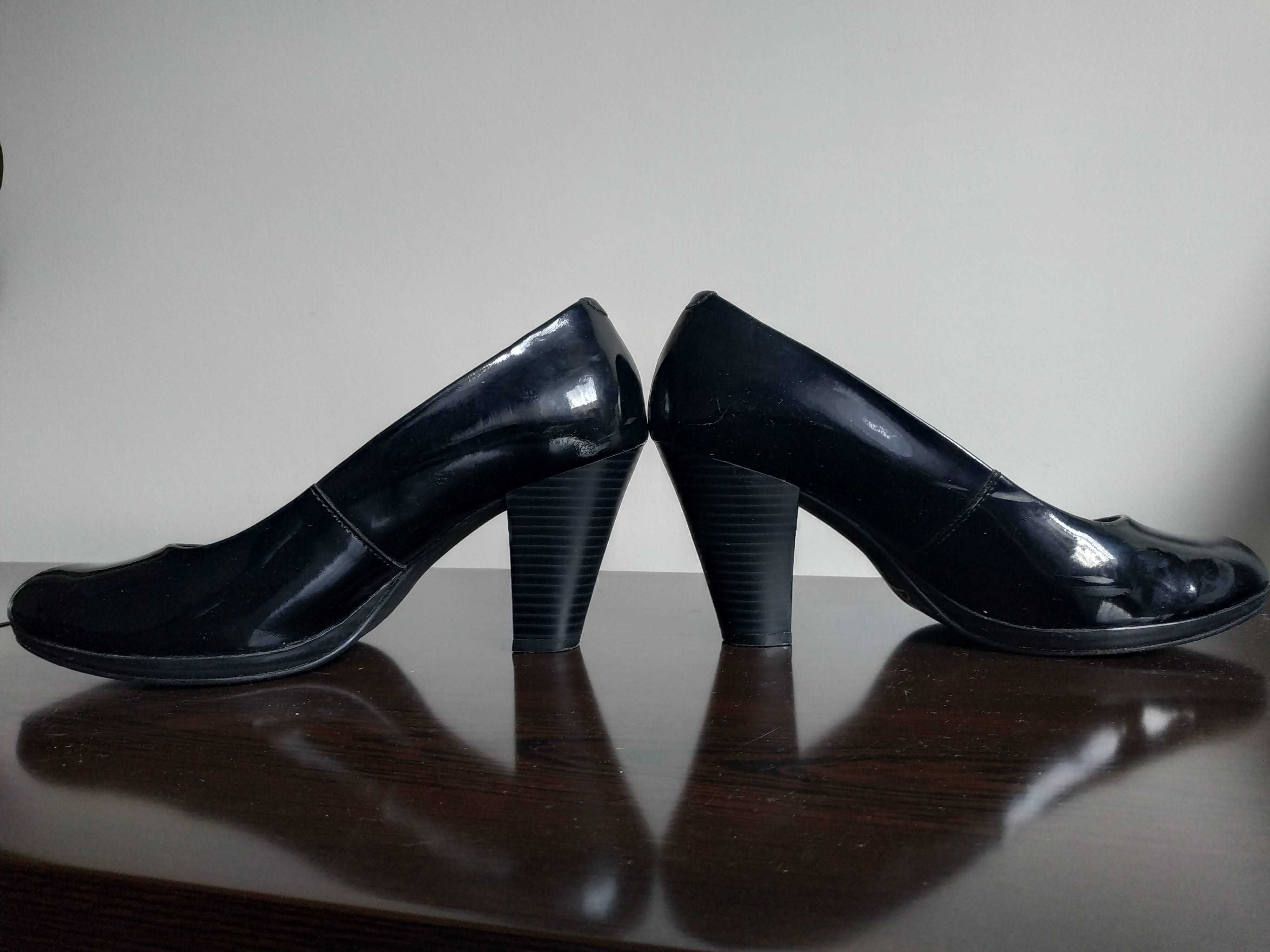 Czarne półbuty czółenka skóra naturalna lakierowana Clarks r. 40 (6,5)