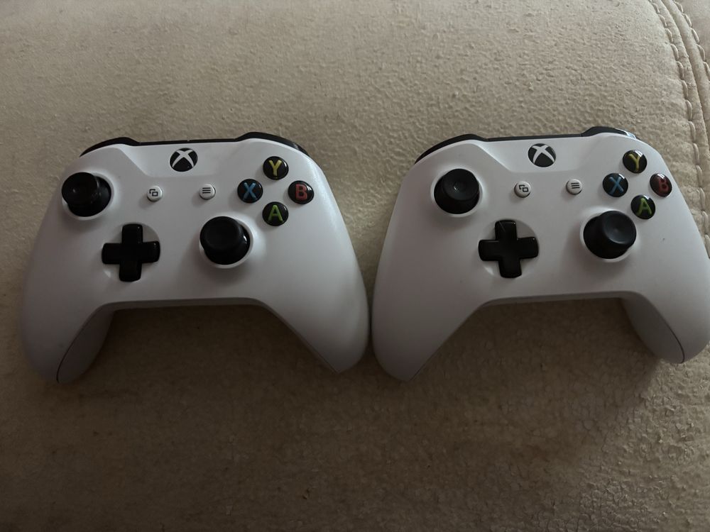 Xbox one s com dois comandos e jogos